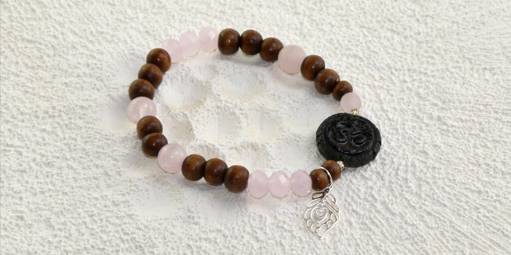 armband rose perlen wood yoga schmuck